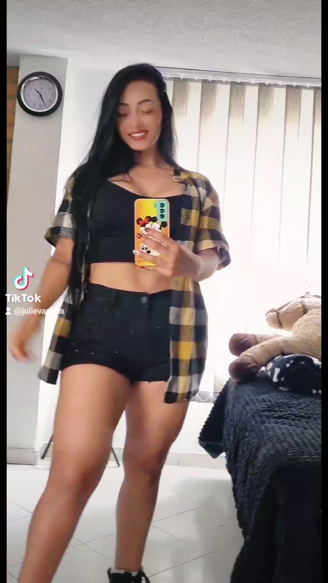 @Julie Vanesa
