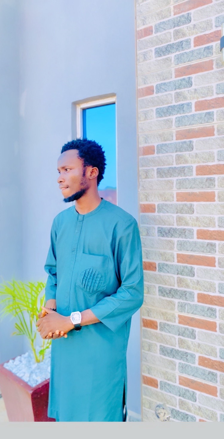 @SUNNY ADE 🥀🤍📸..