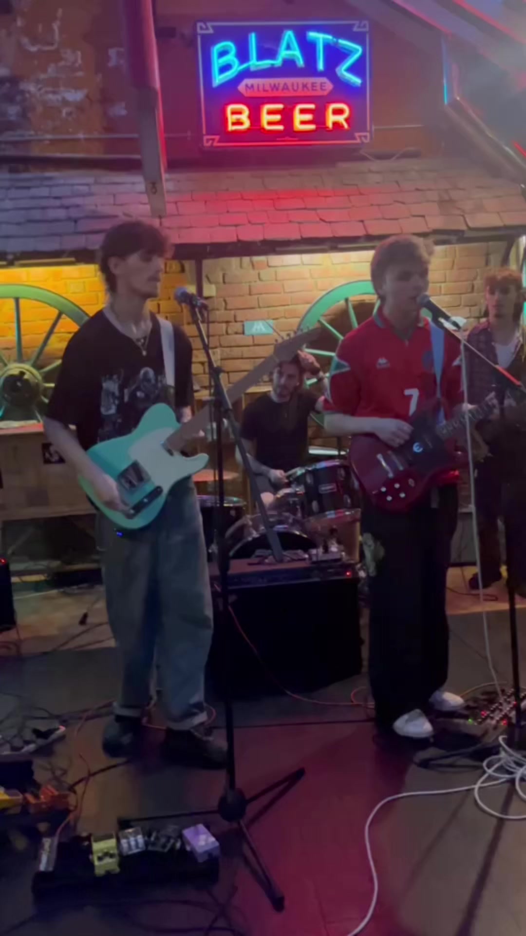 @TheHeadlites