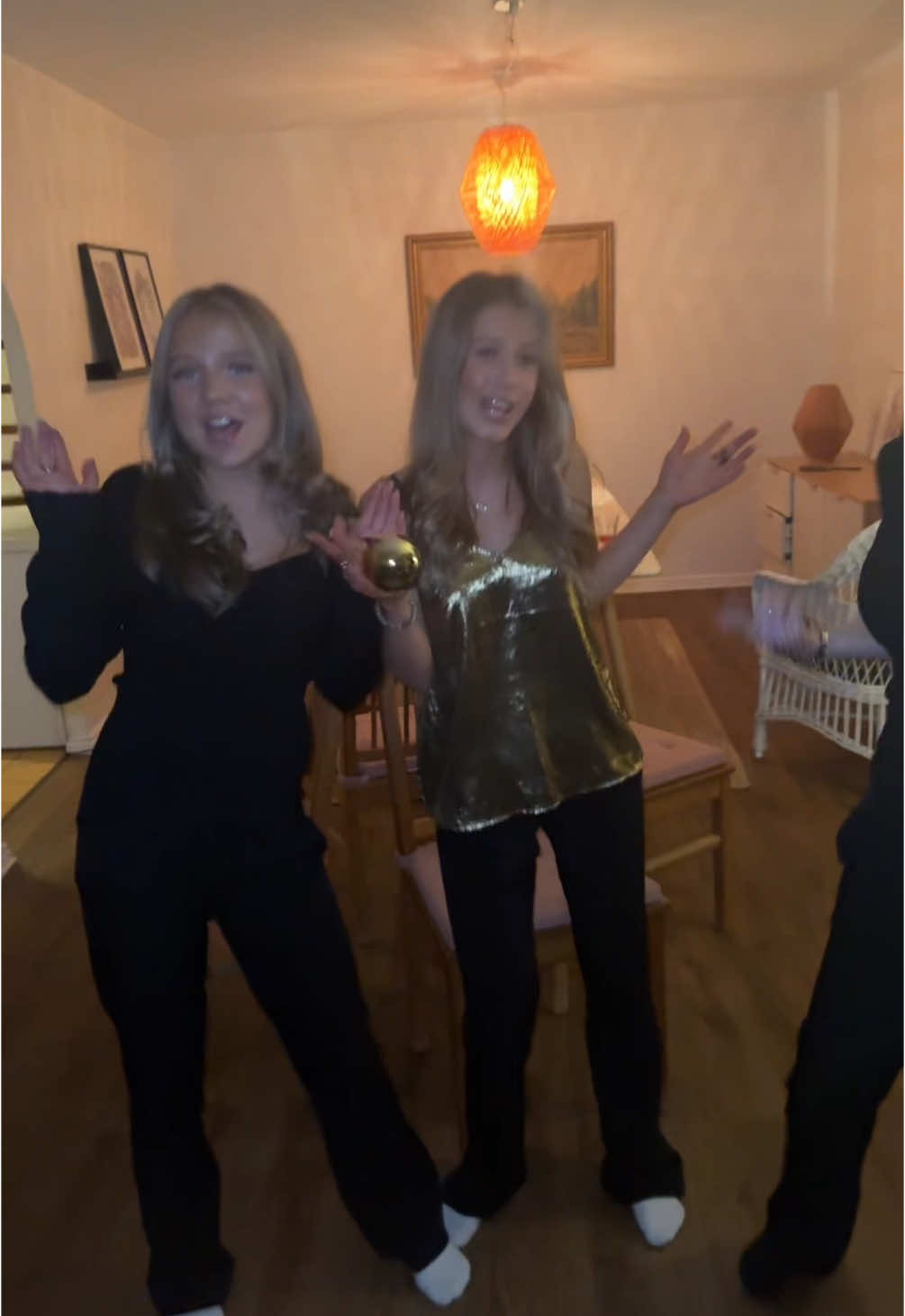 @Ella