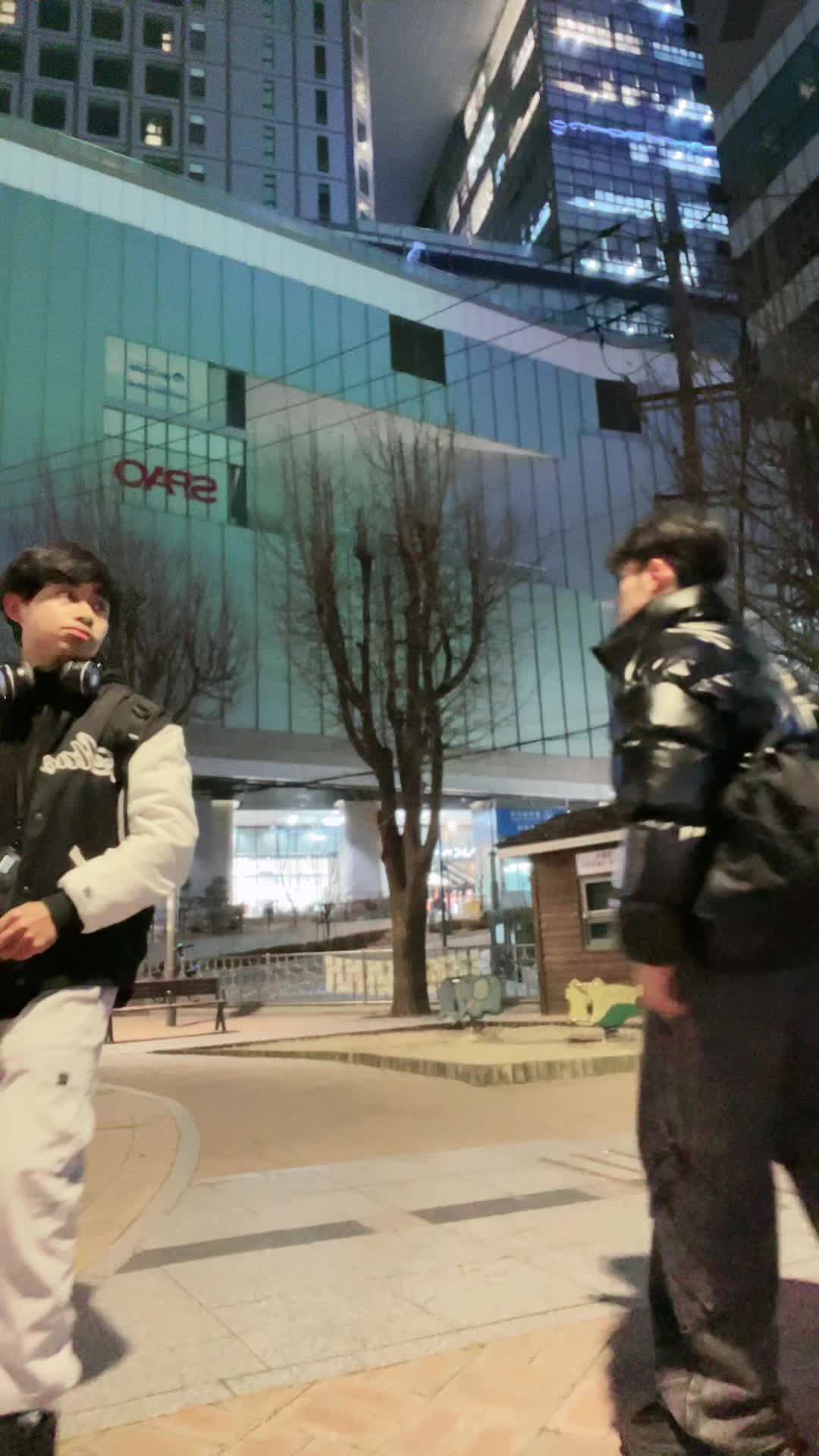 @ᴇɴᴅʜɪɪ ᴱᴺˢ🐬🇰🇷