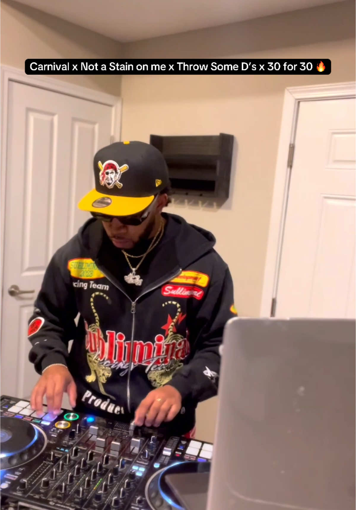@djsneaks__