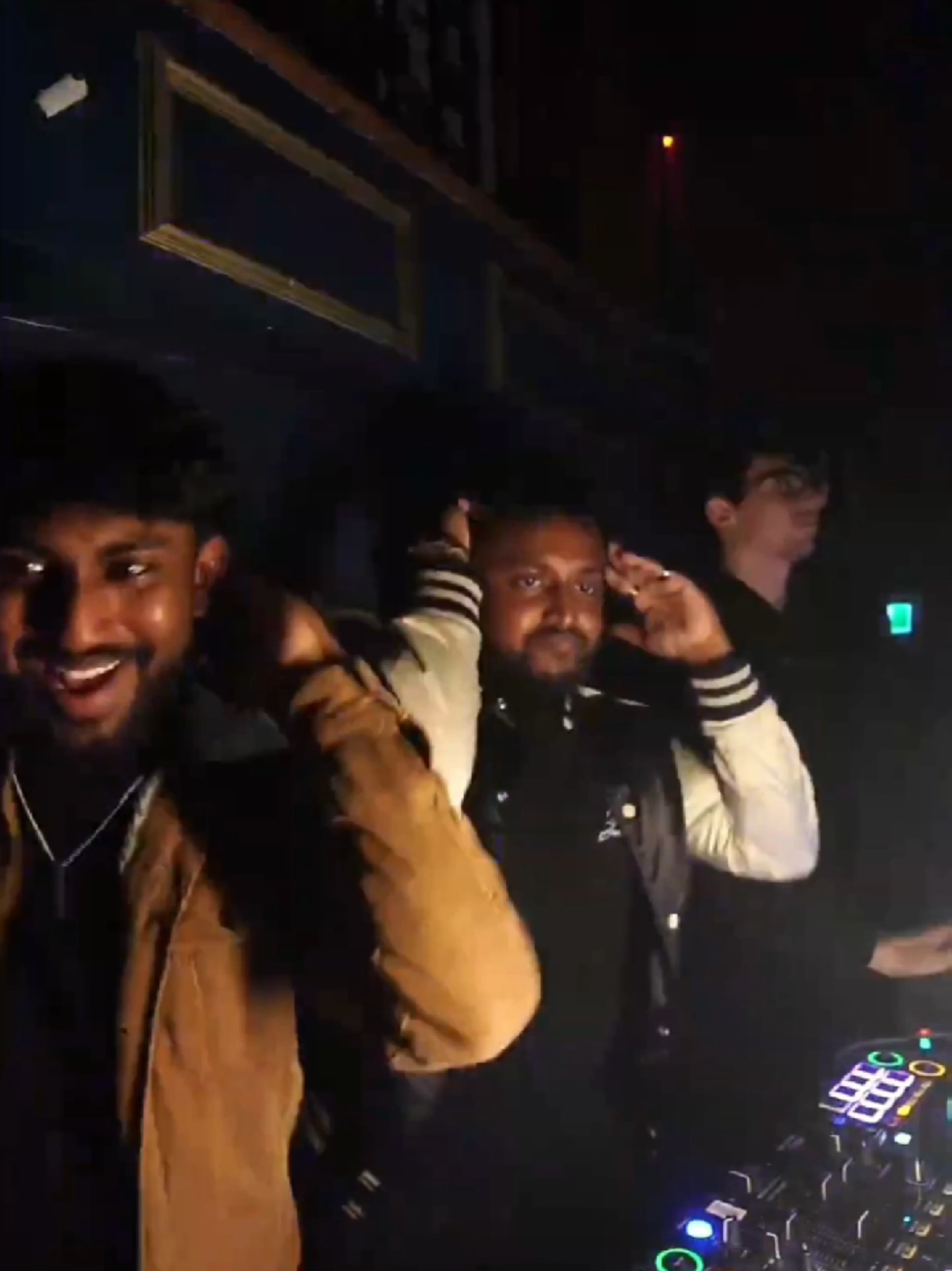 @DJ WAVS