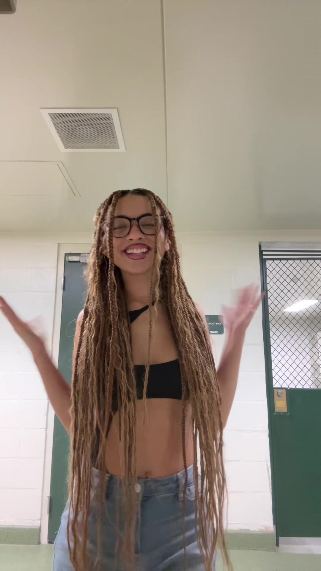 @Makayla Moen&eacute;