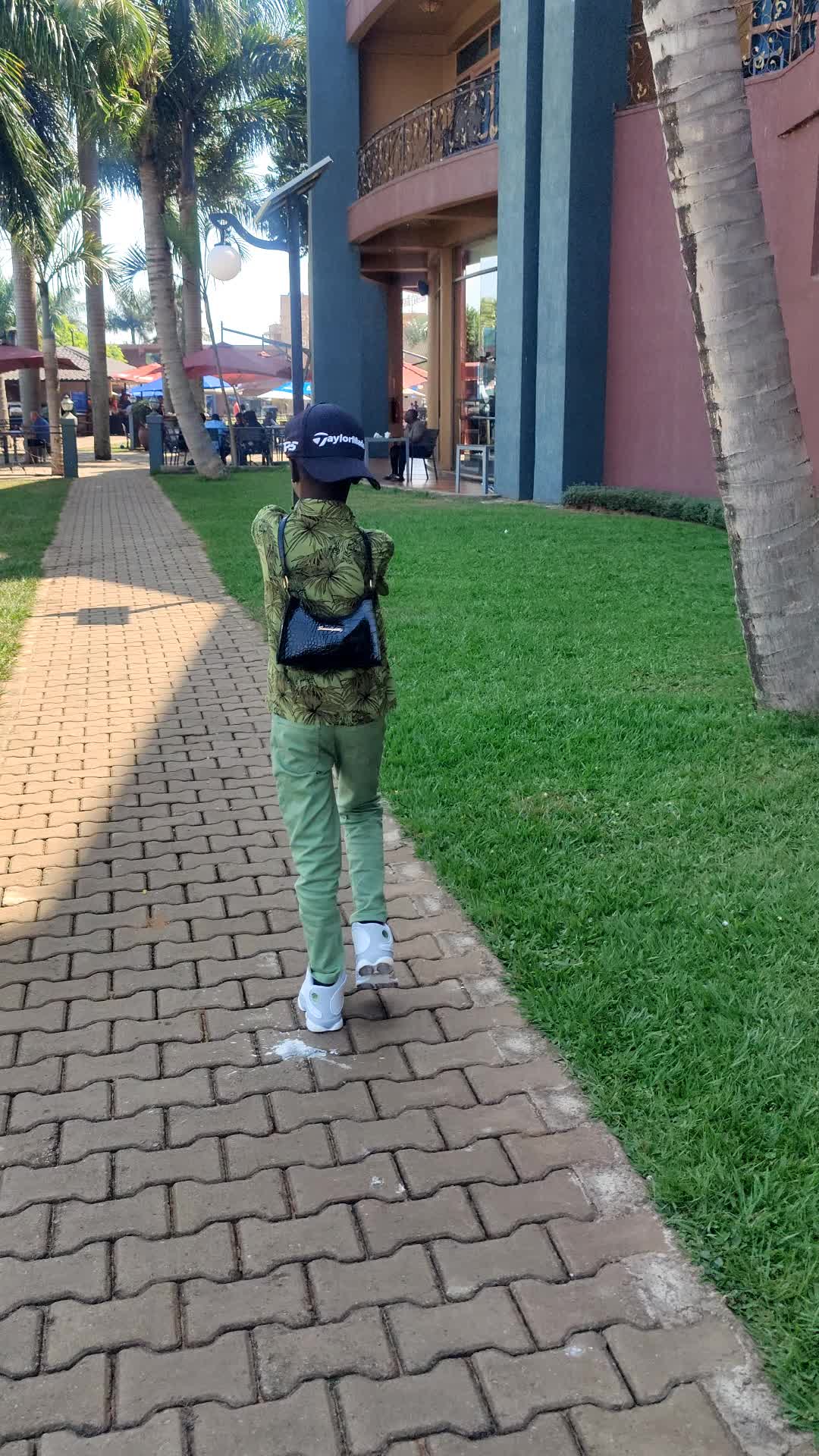 @Momo