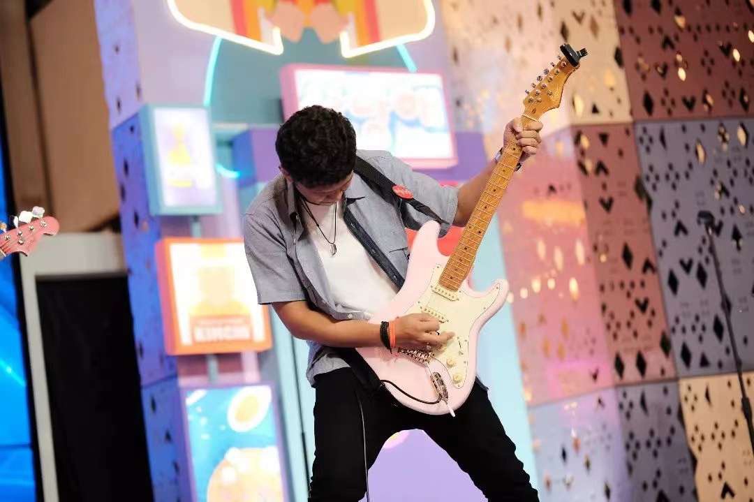 @Guitar manufacturer VinesMusic