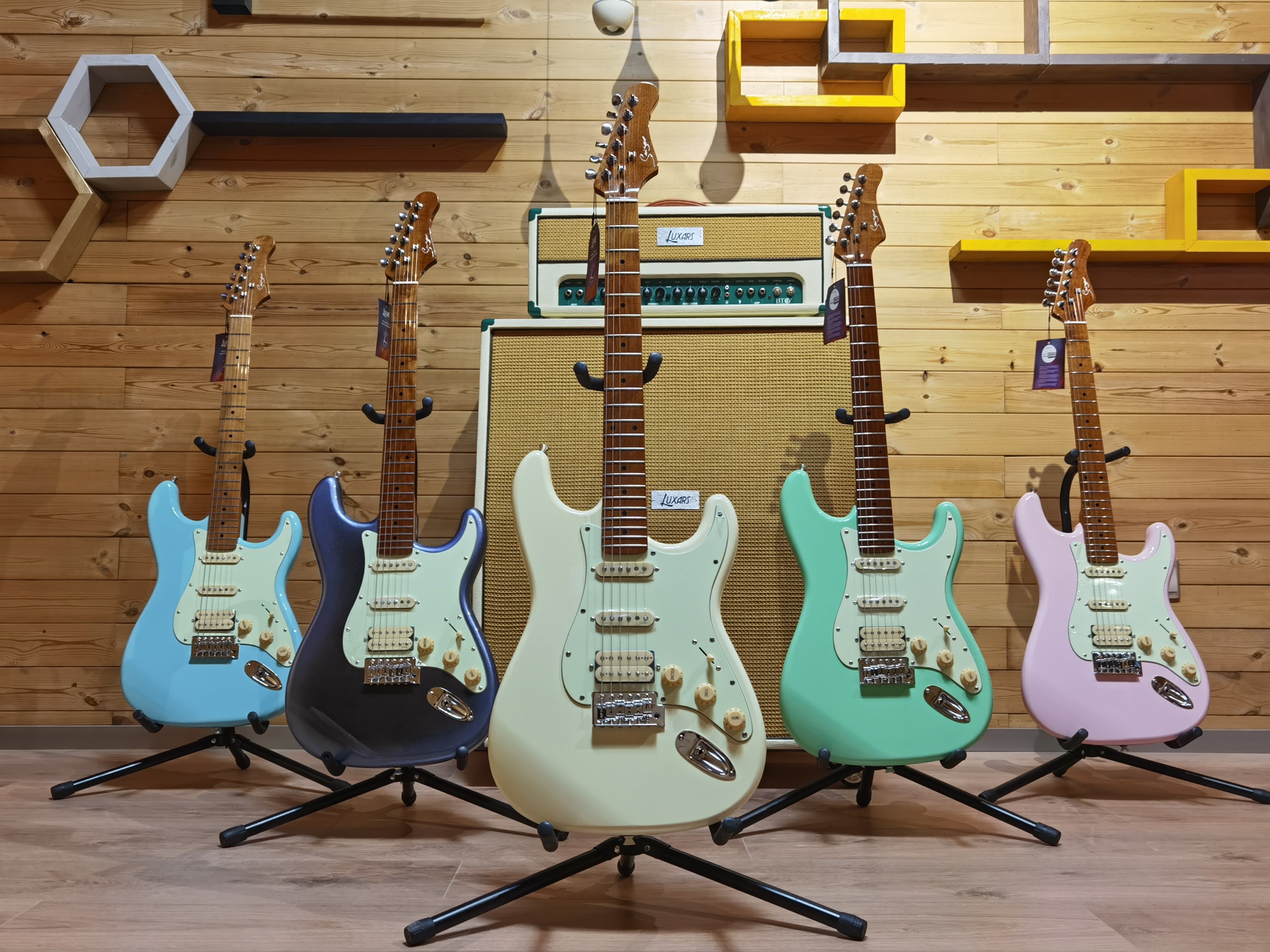 @Guitar manufacturer VinesMusic