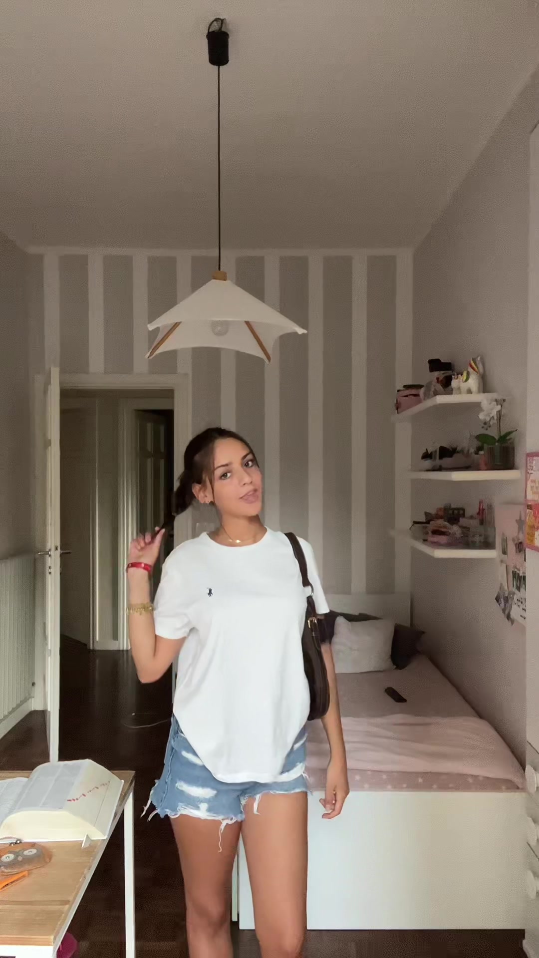 @claudia