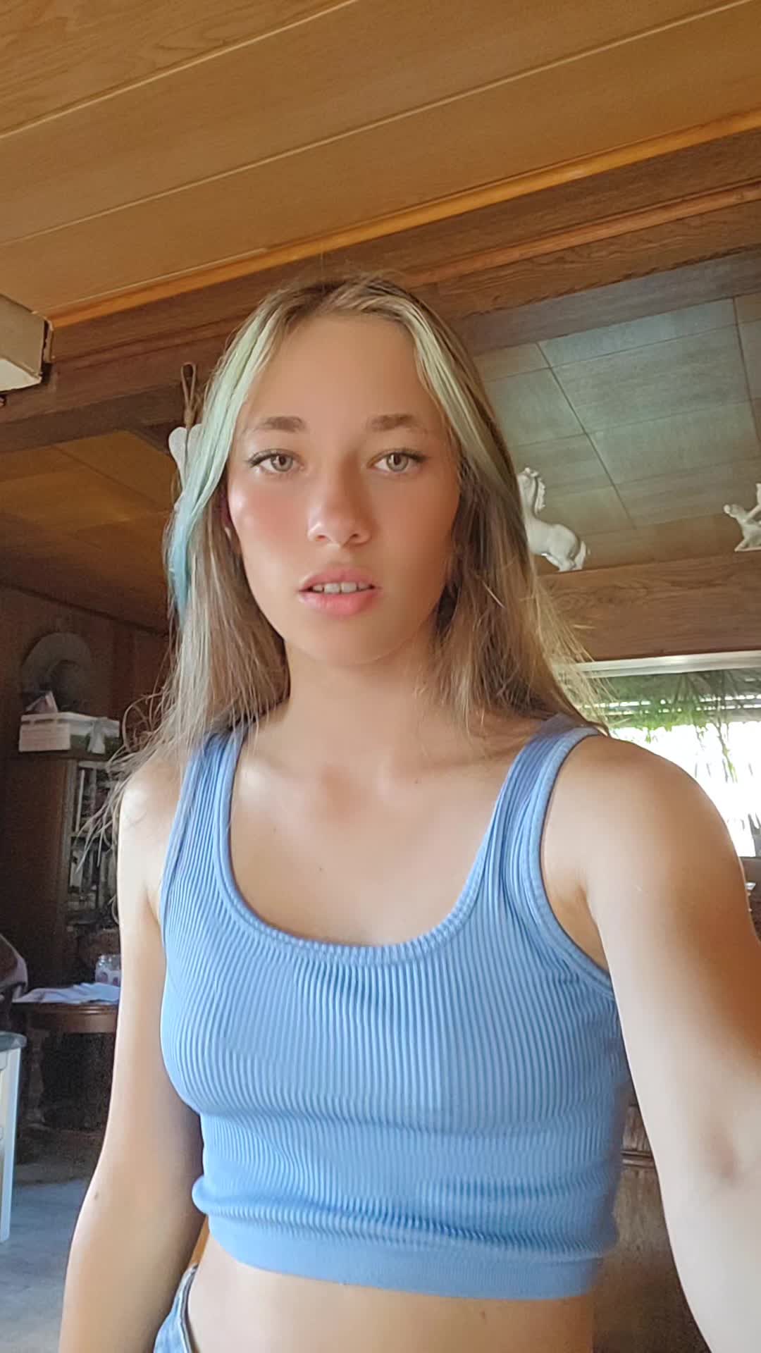 @ℳ𝑜𝓃𝒶 🦖