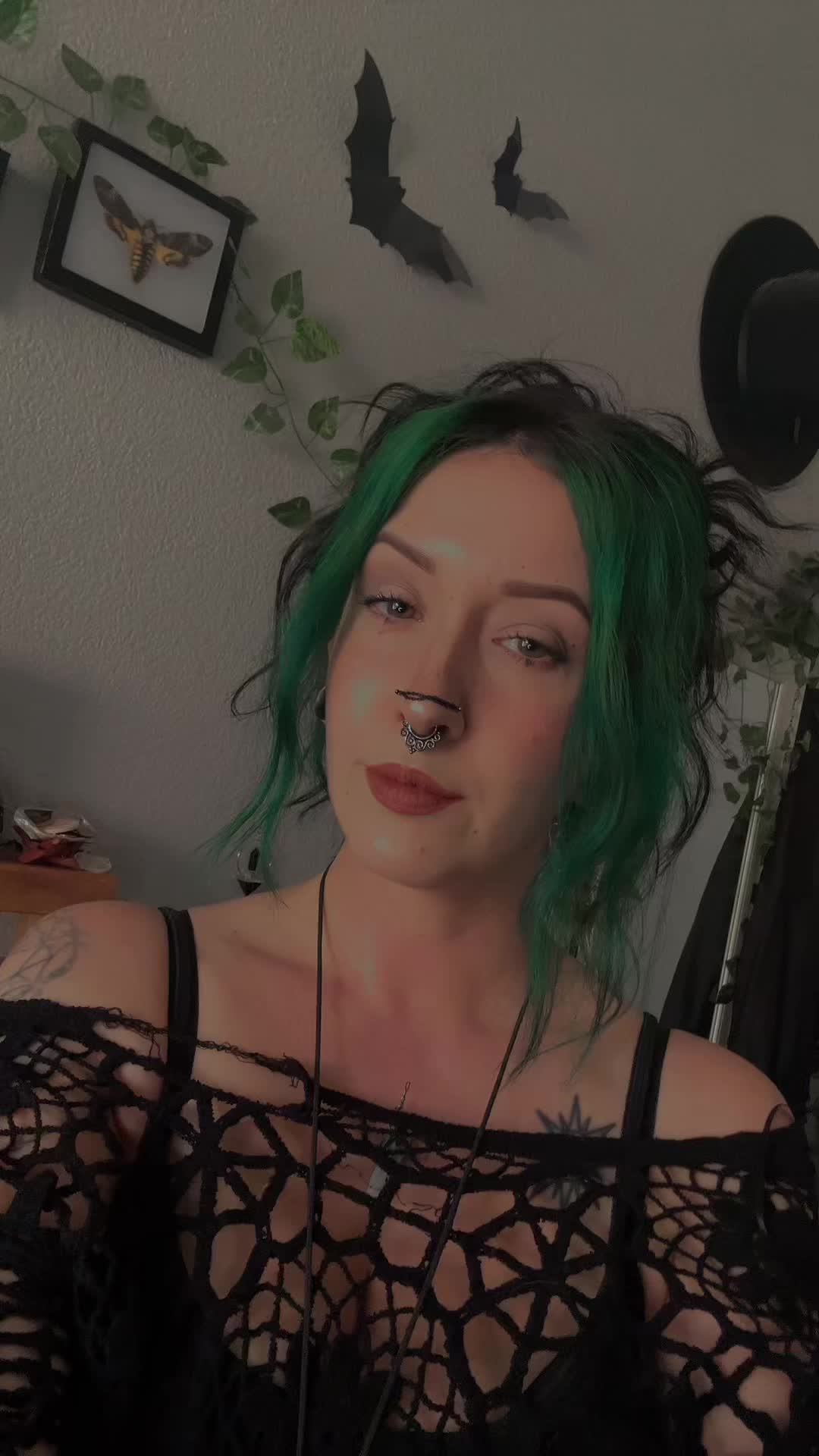 @theellevatedwitch