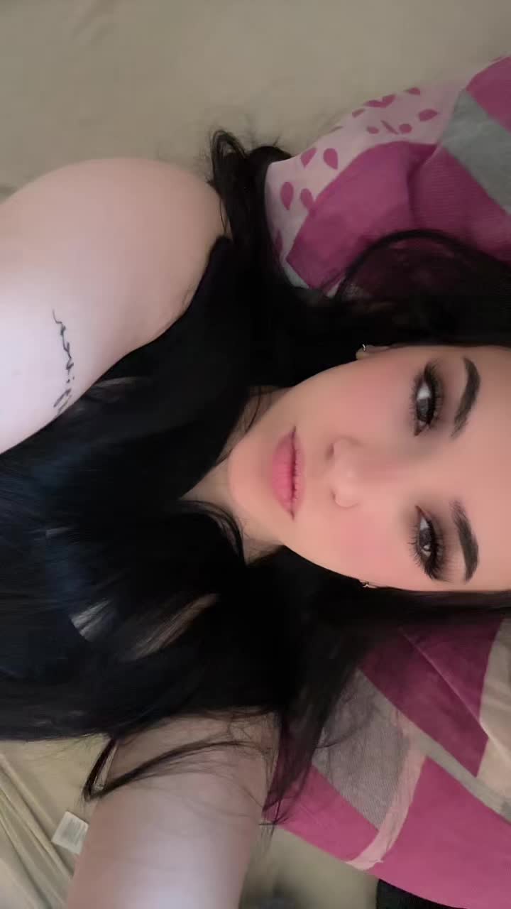 @laura.hrsak