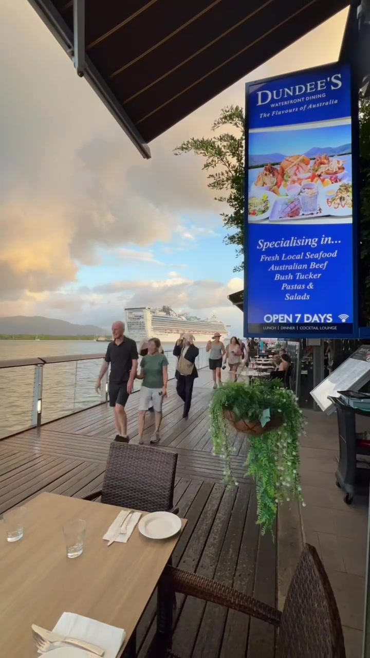 @Dundee&rsquo;s on the Waterfront