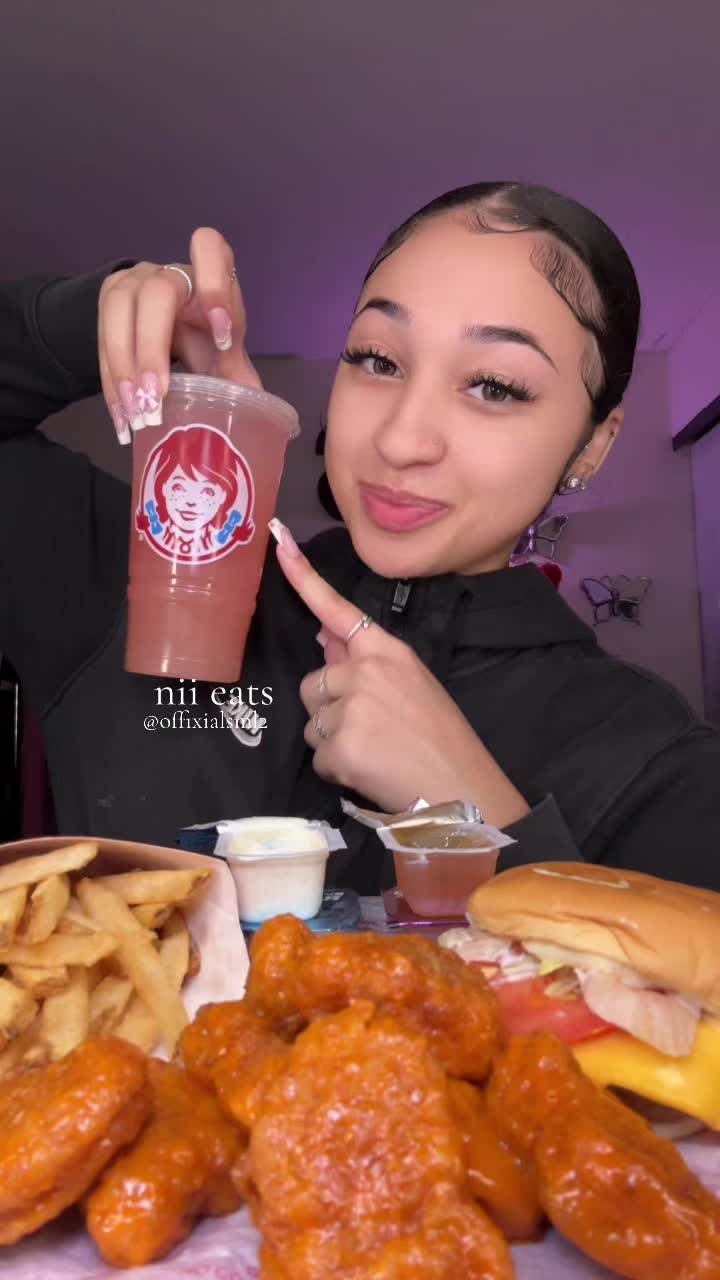 @nii eats 🎀 ᥫ᭡