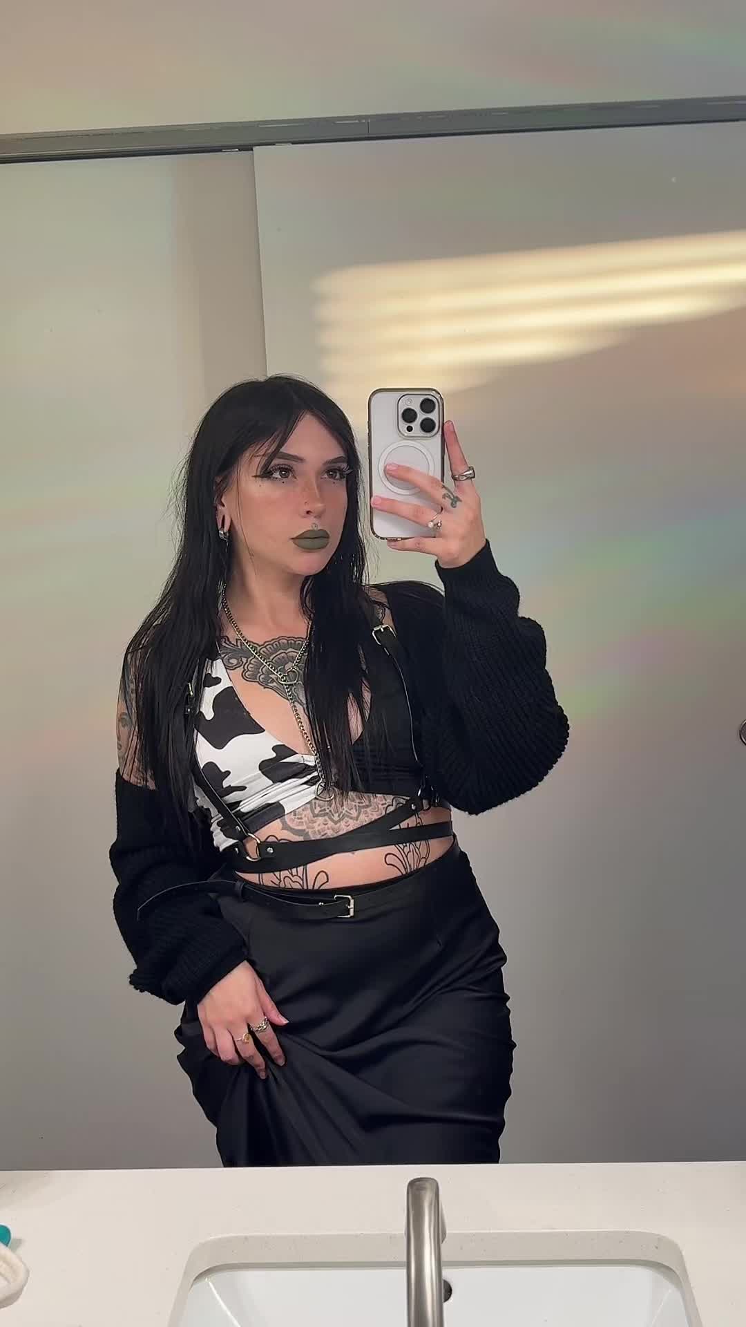 @Lunarfox_