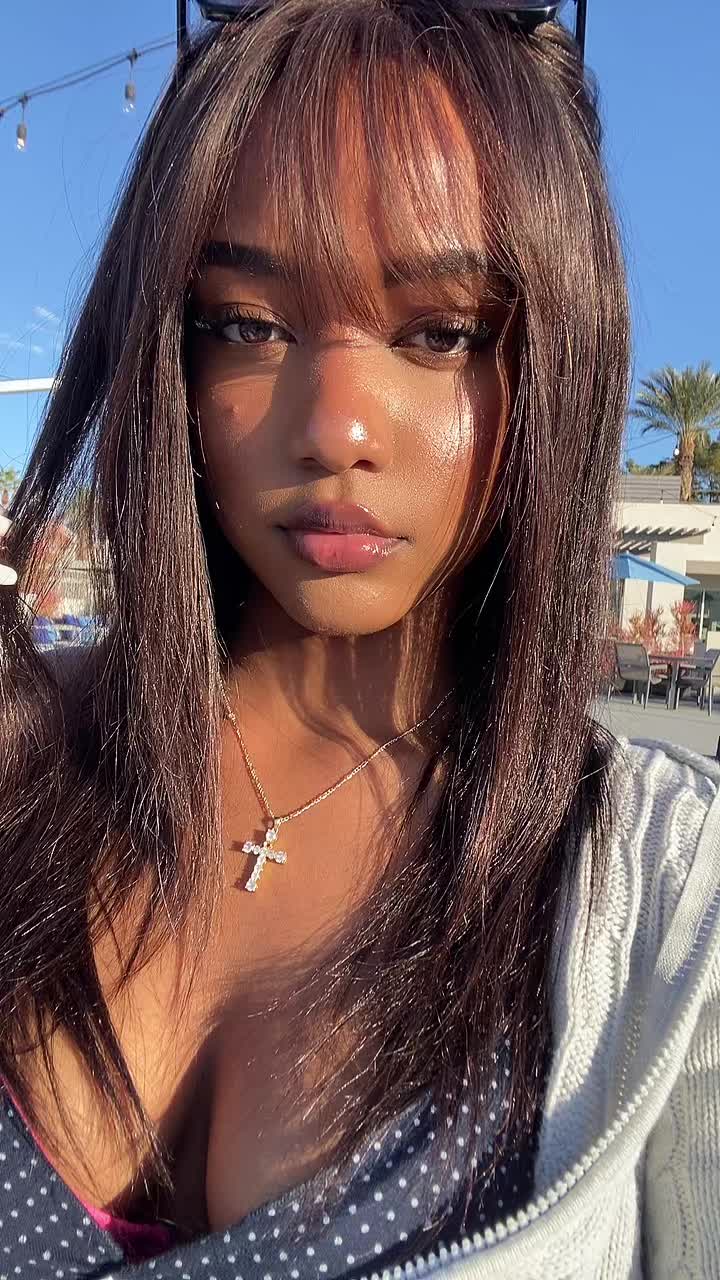 @𝒞𝒽𝓇𝒾𝒾 🎀