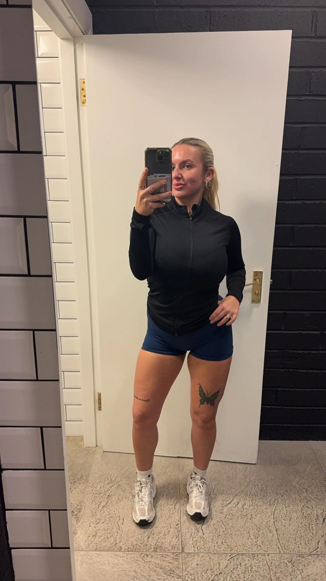 @Demi-Lee