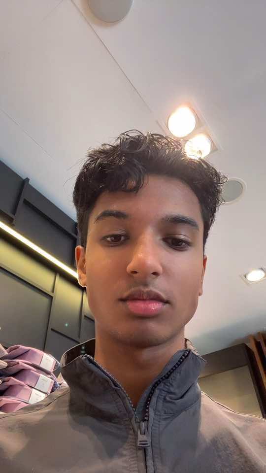 @simran🧸