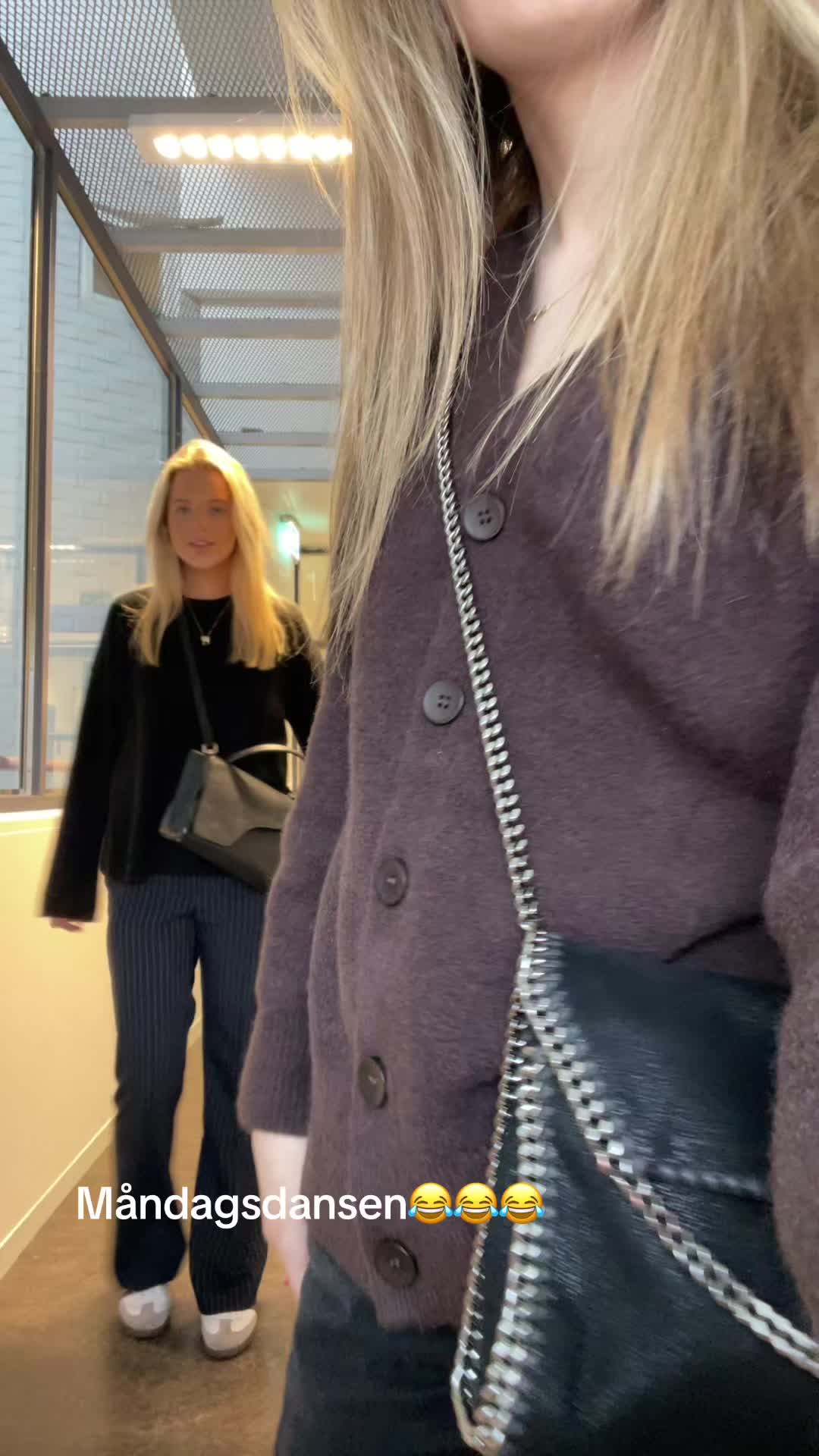 @Bella