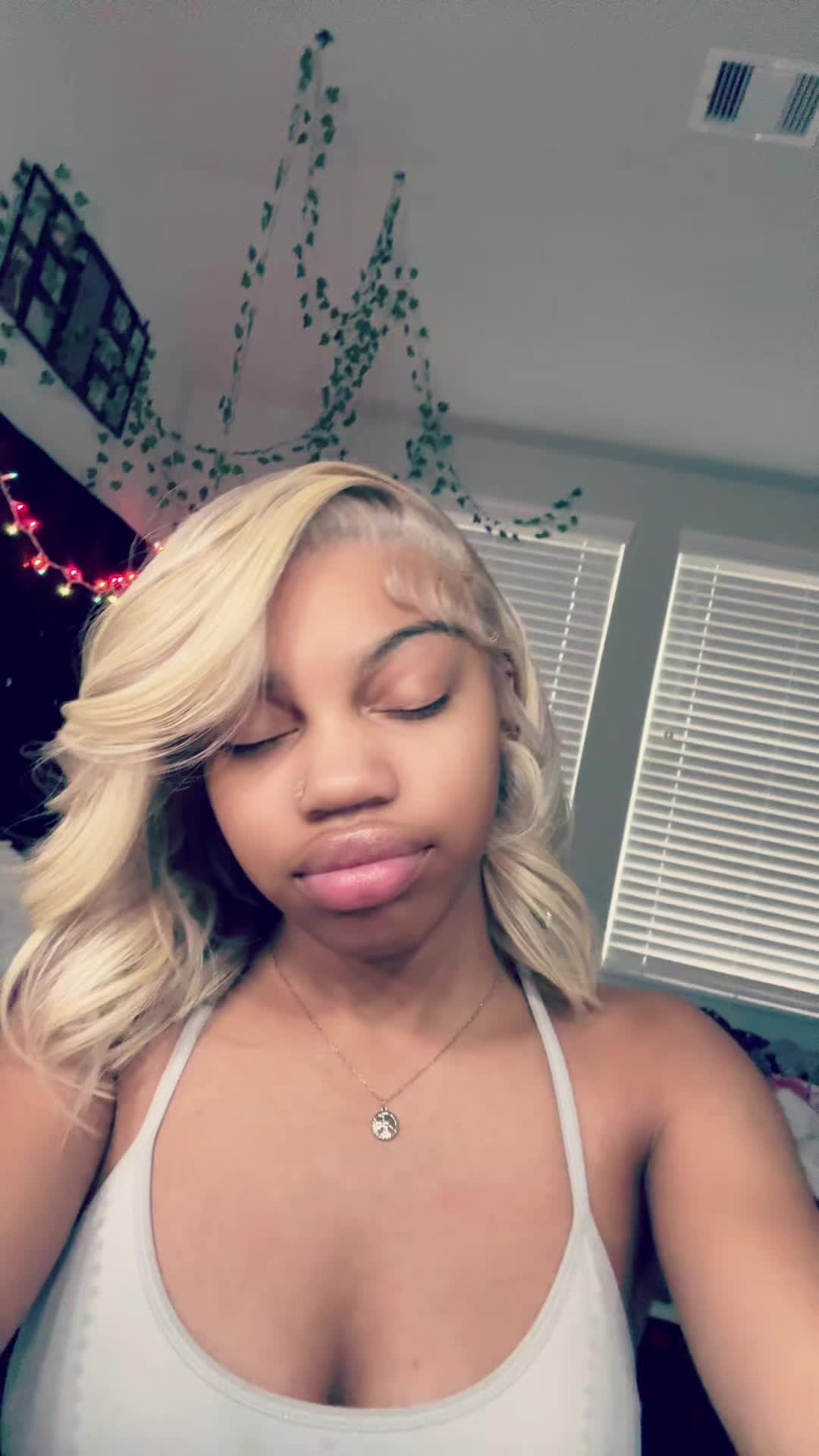 @👄.