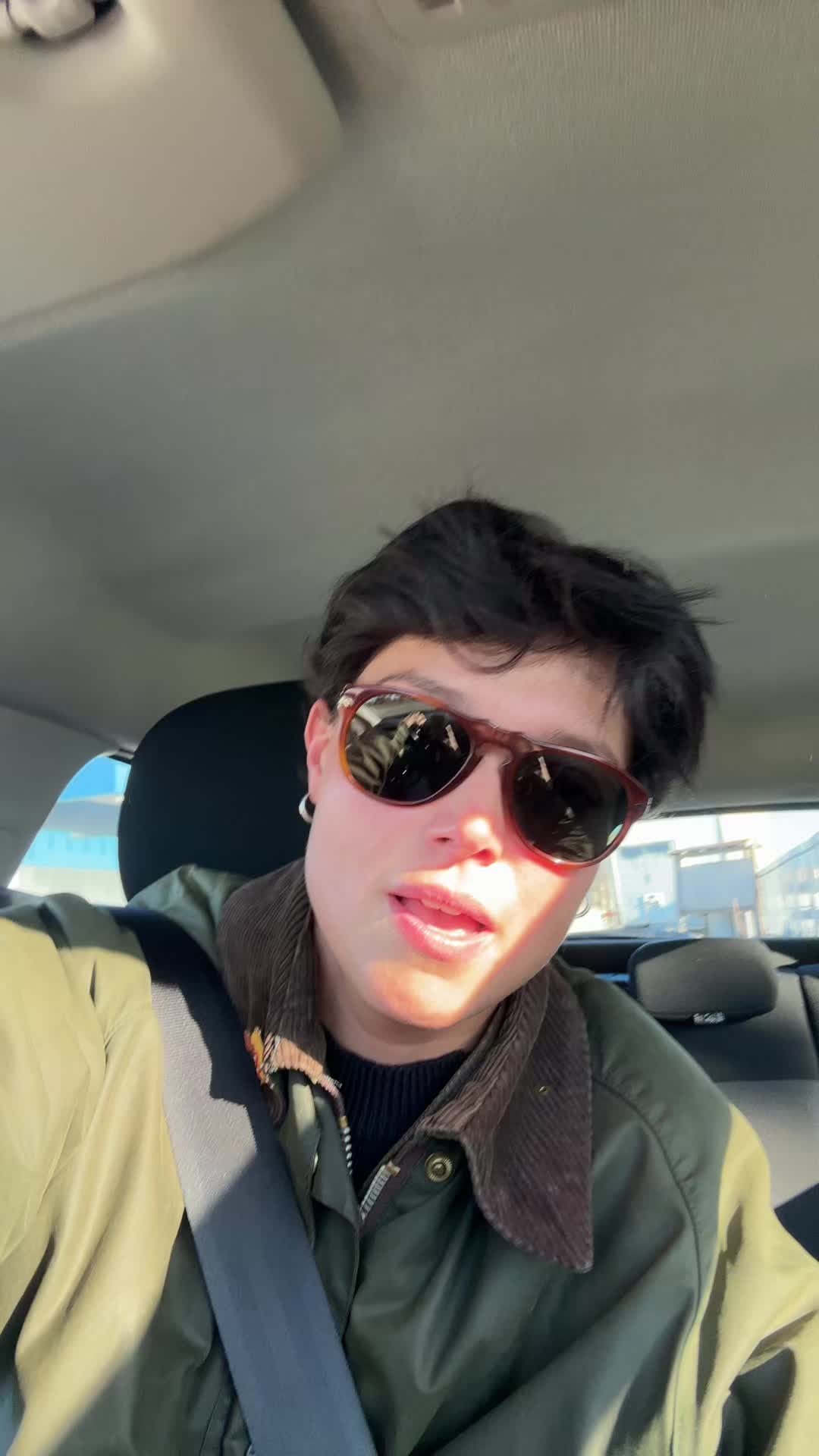 @iampizzarebizza