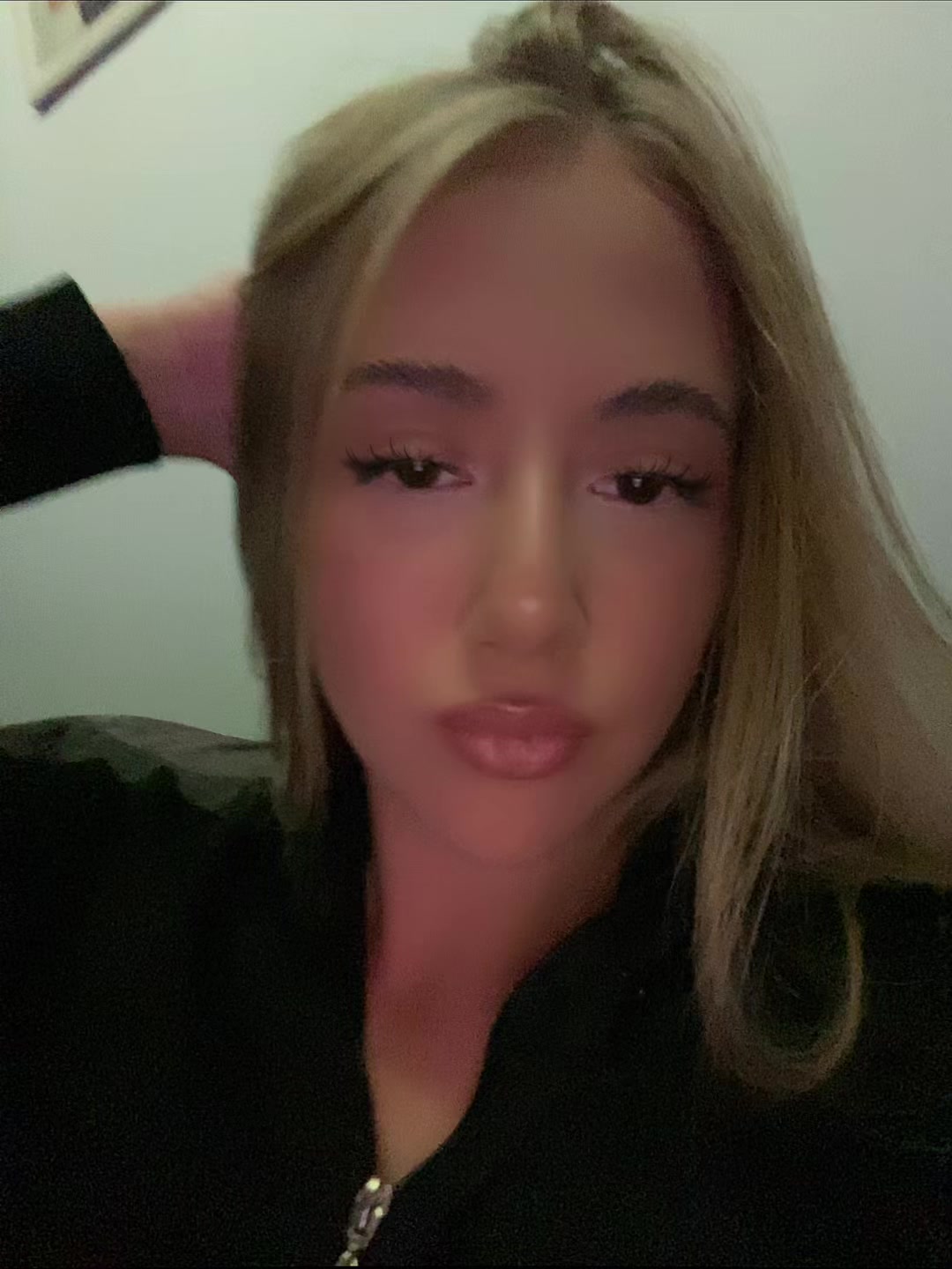 @nina                    🕷️