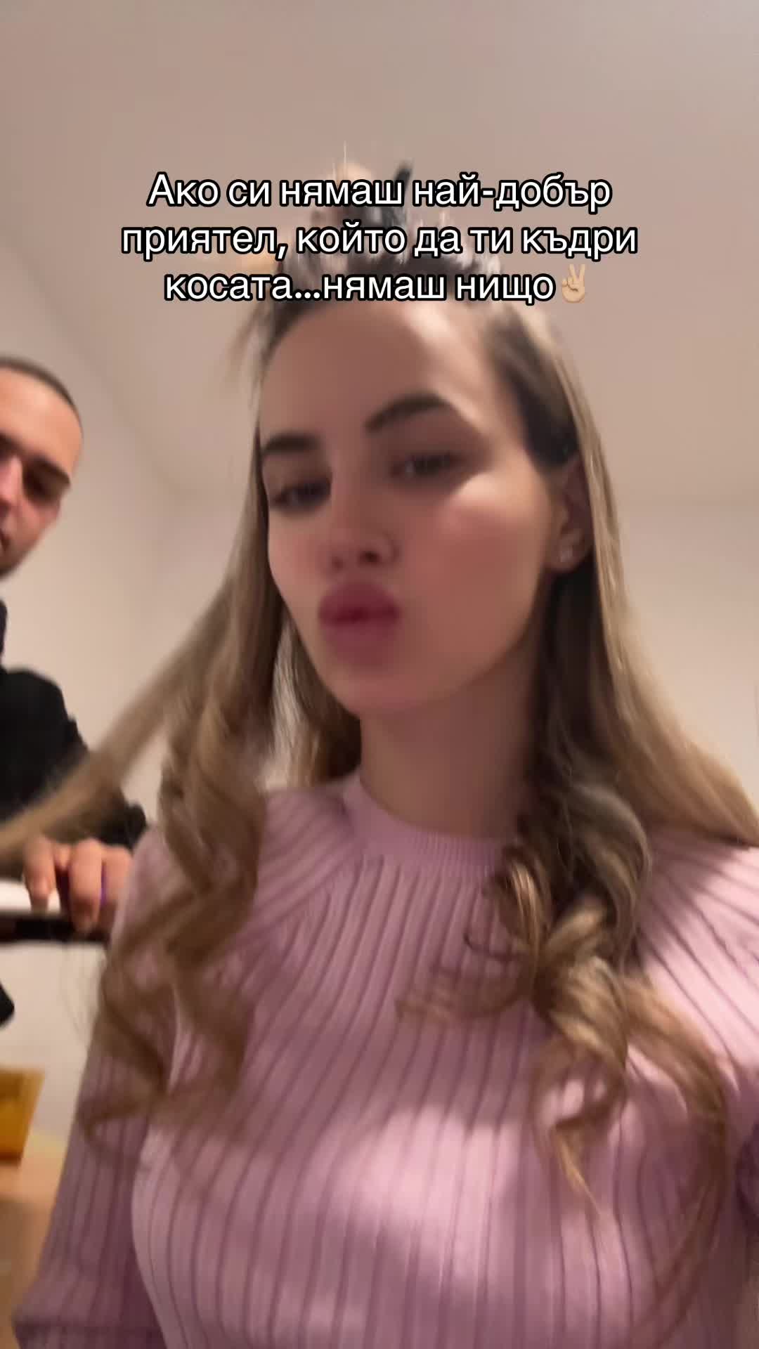 @Moni🎀