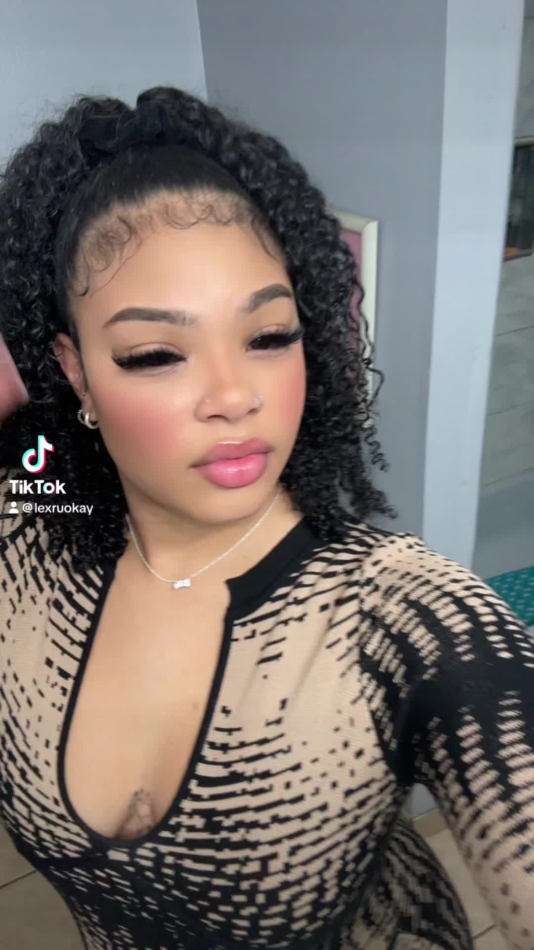 @lexus