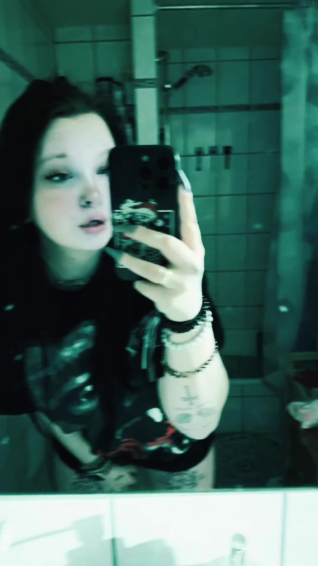 @laura_black
