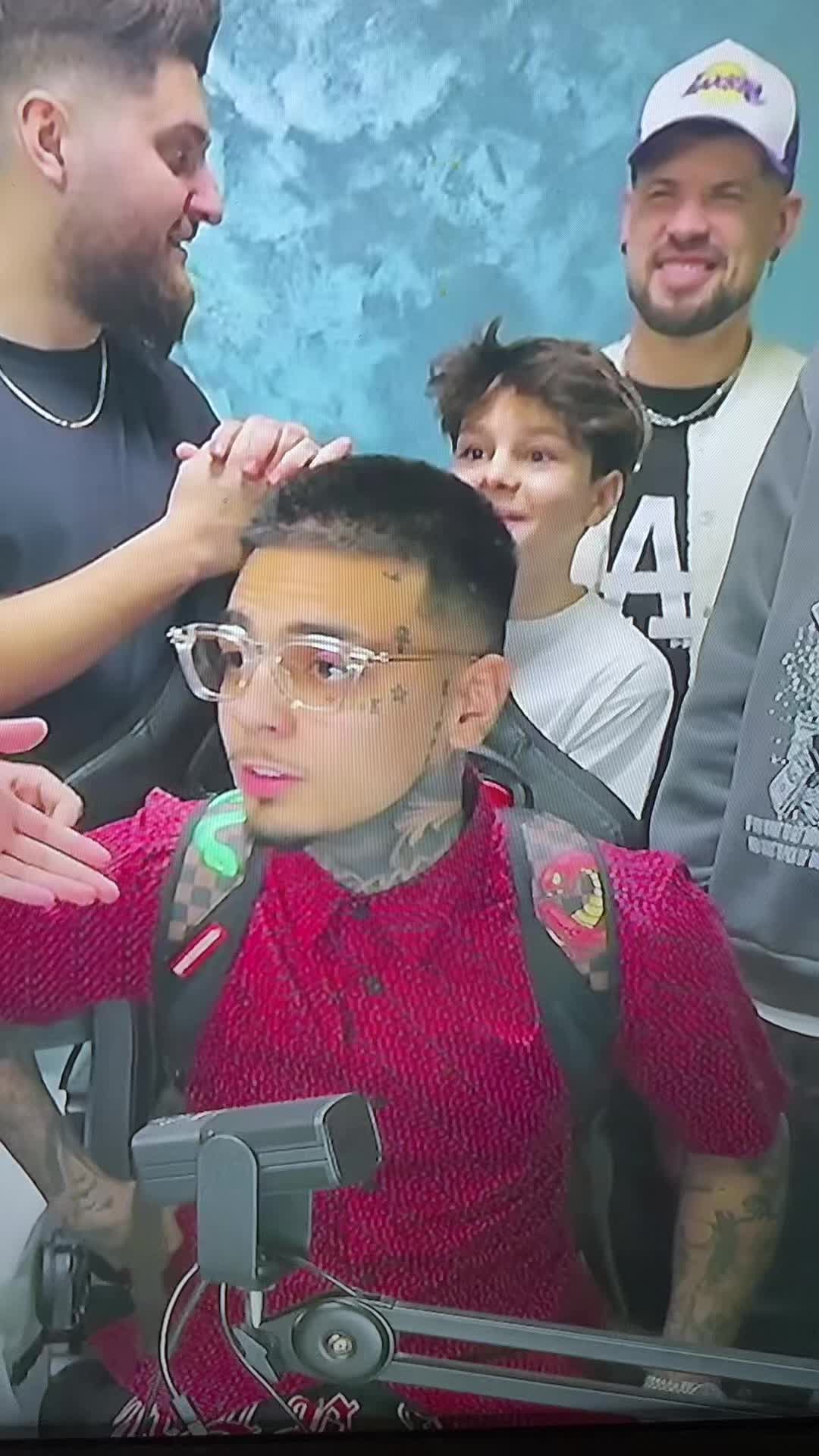 @👤.