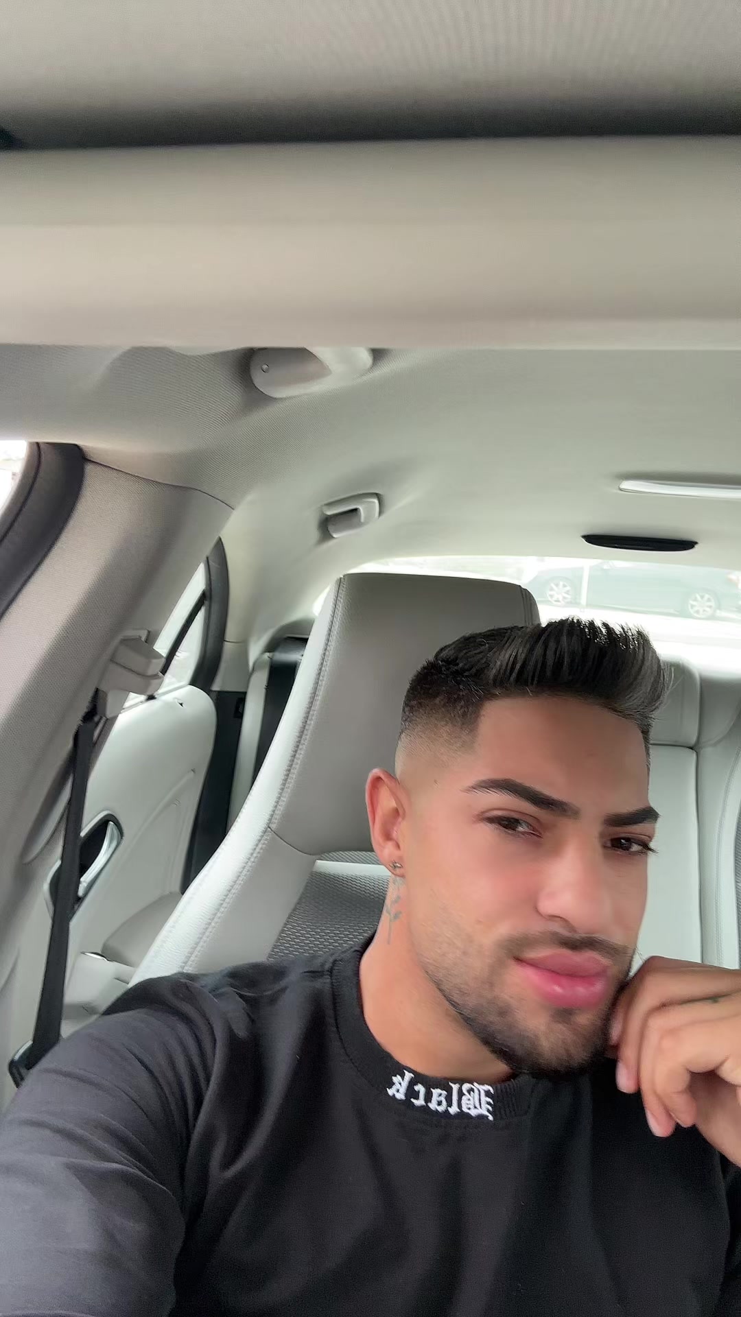 @Gu$zt&acirc;v_Official