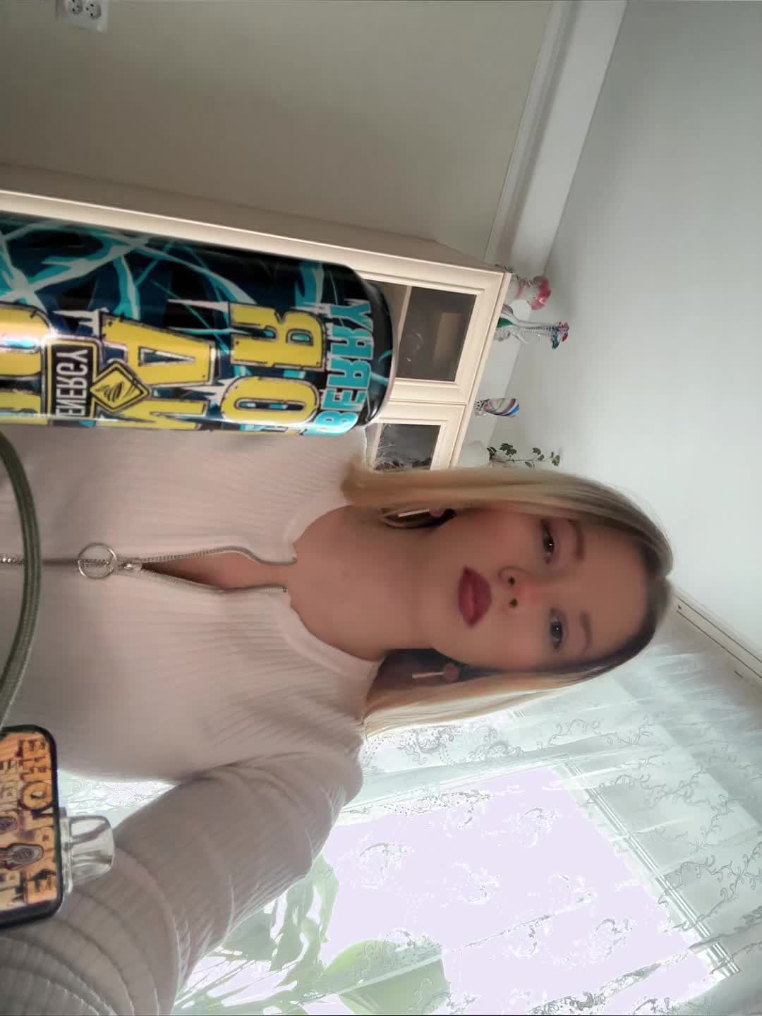 @Anechka 𝓑𝓵𝓸𝓷𝓭𝓲𝓷𝓴𝓪🎀