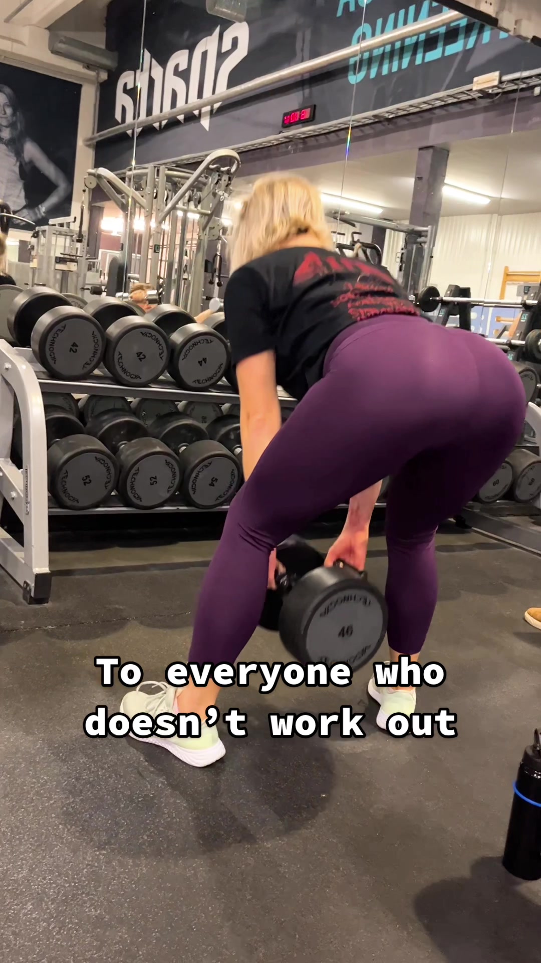 @Arm wrestling girl