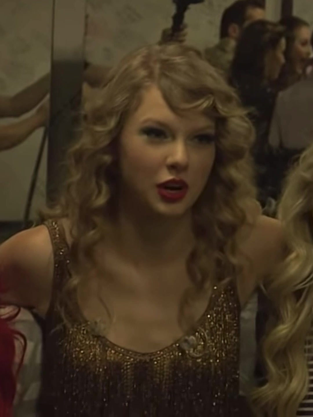 @JustYourFellowSwiftie