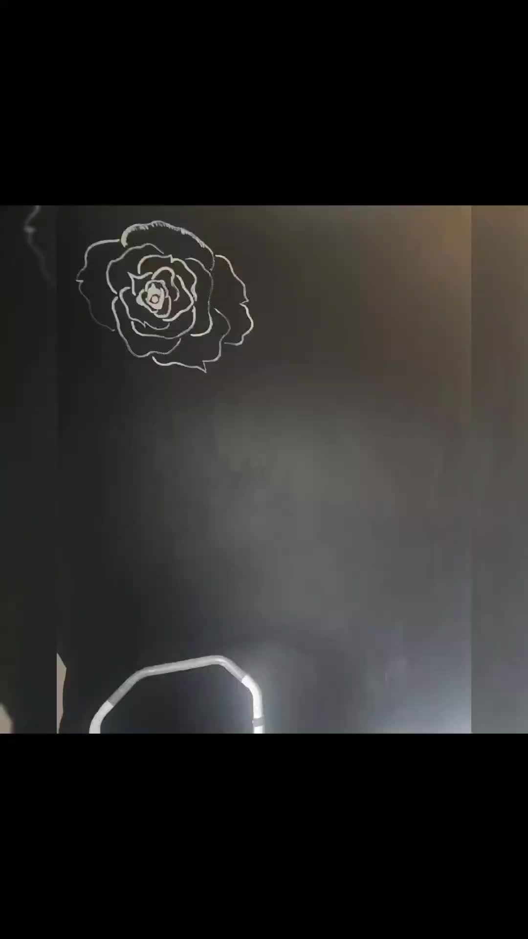 @AlienGoddess👽