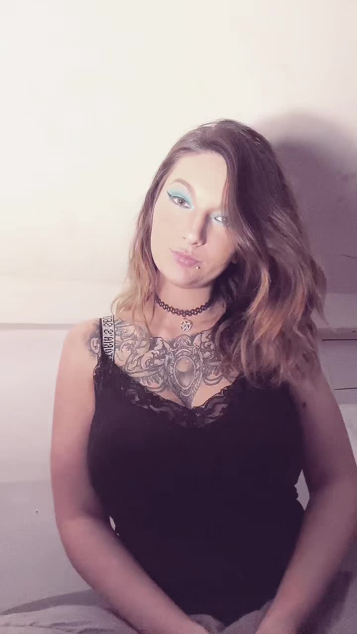 @Witchyb666🖤