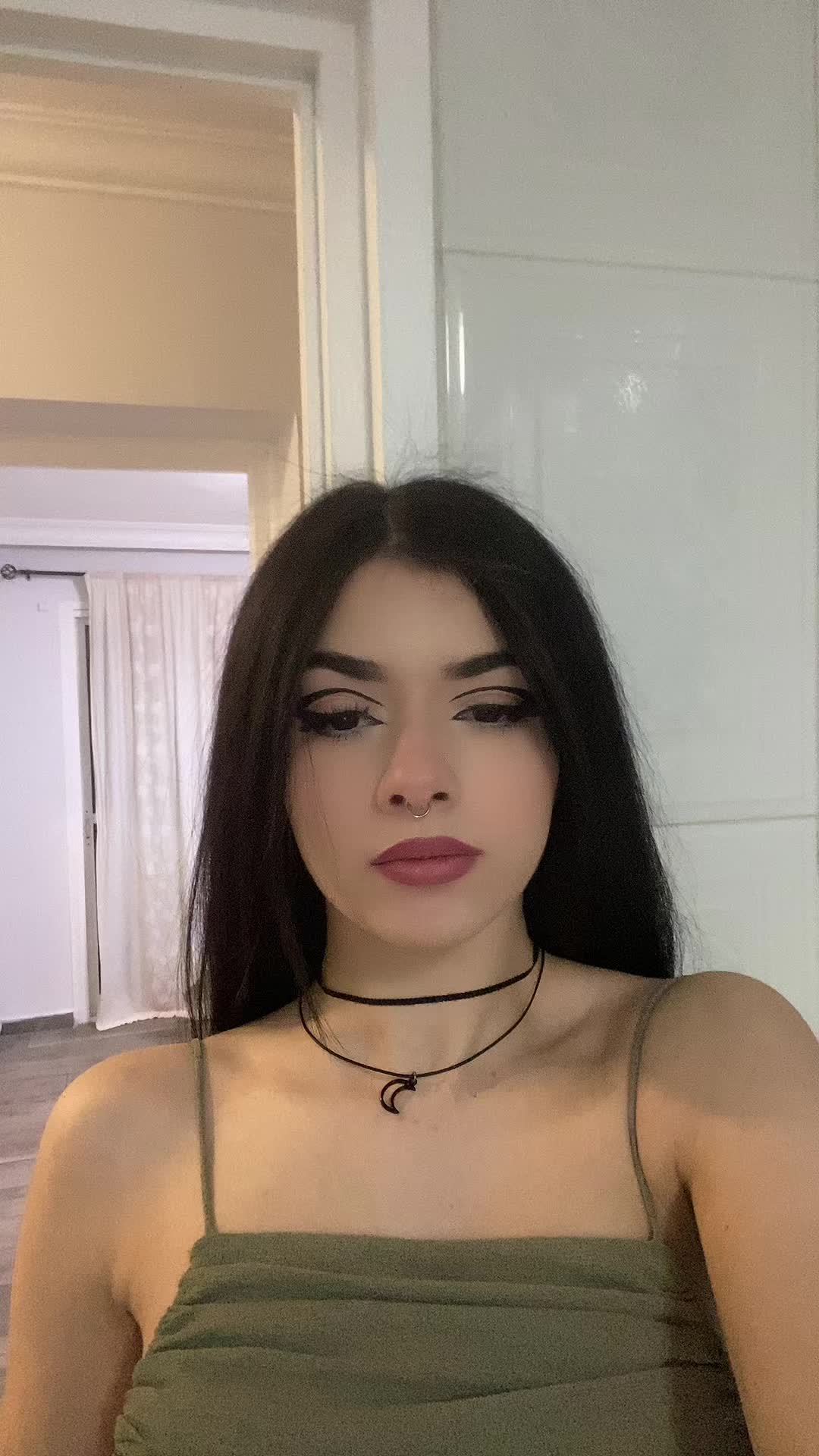 @minadamnnailz