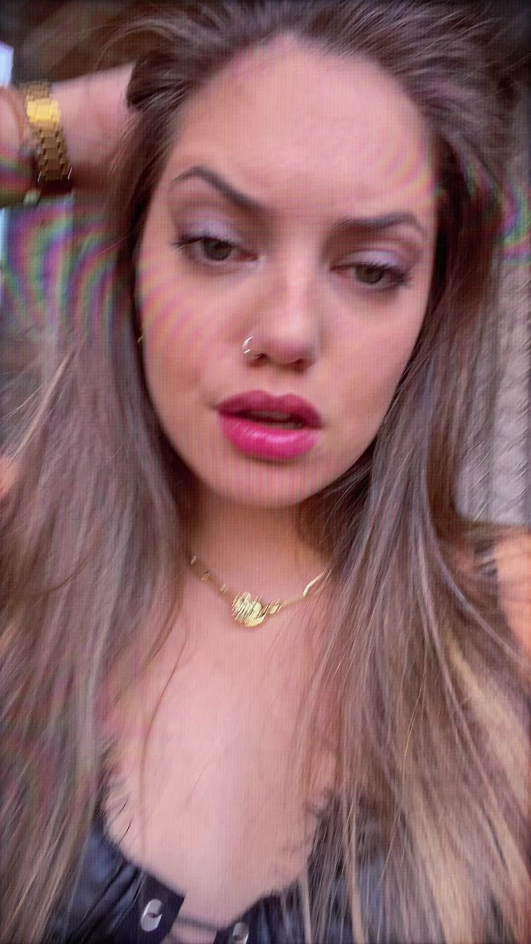@_laur15_