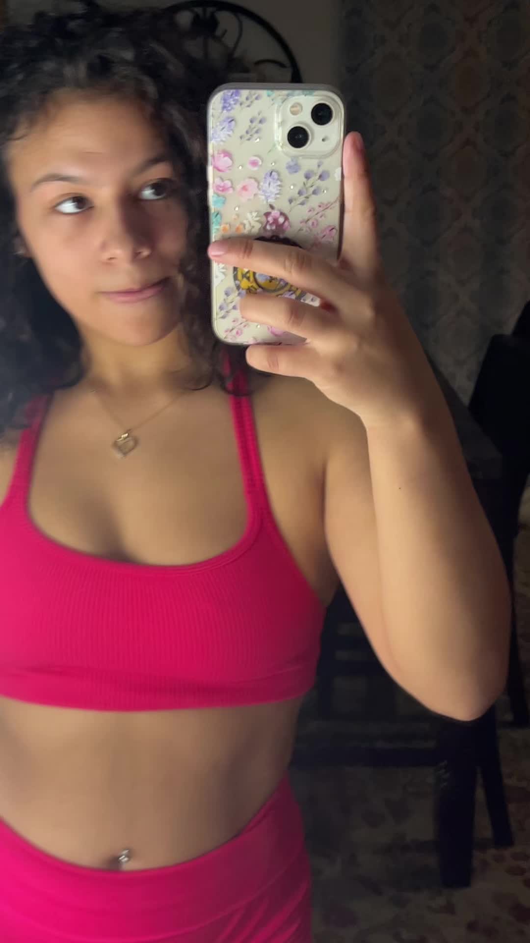 @hollyhennesseystwin