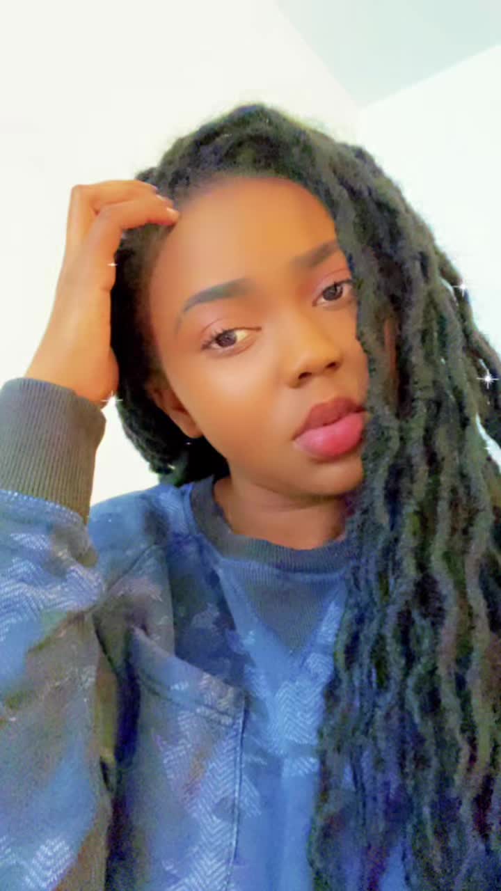 @Queen estha👑