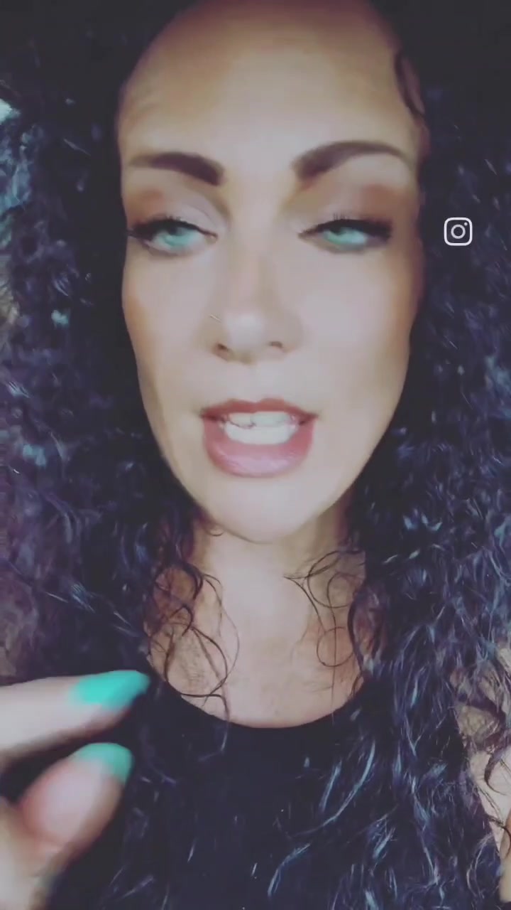 @curly_fitmom