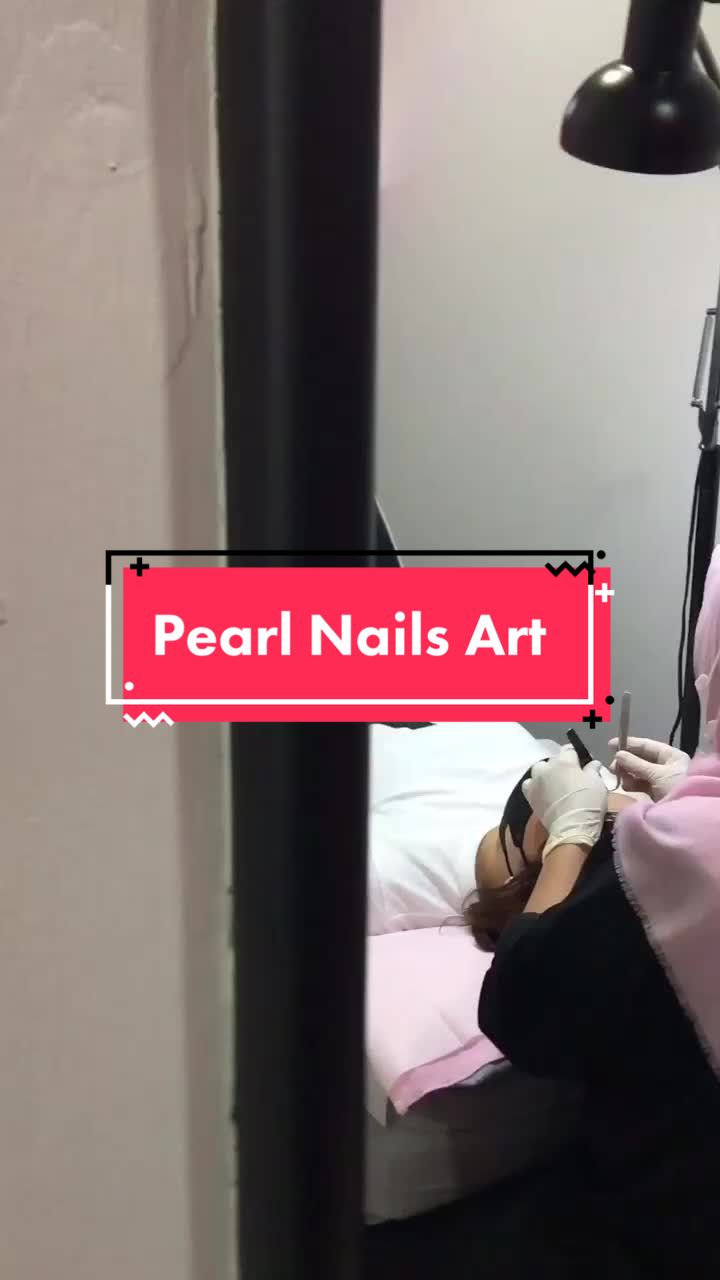 @geeznails