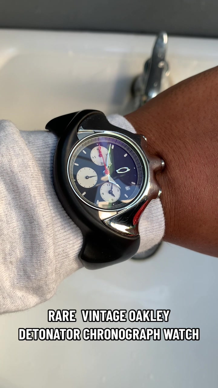 @Y2K WATCH