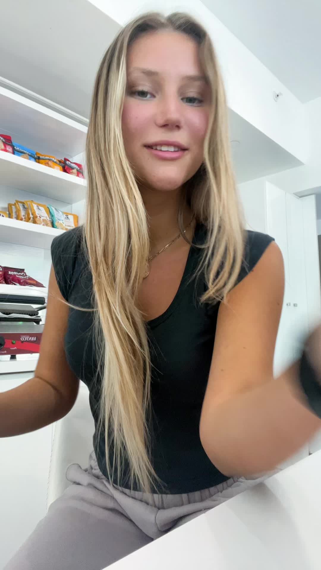 @elena