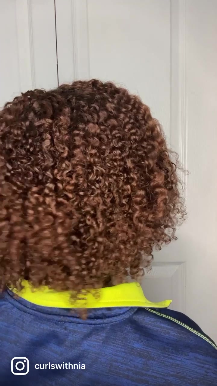 @Curlswithnia