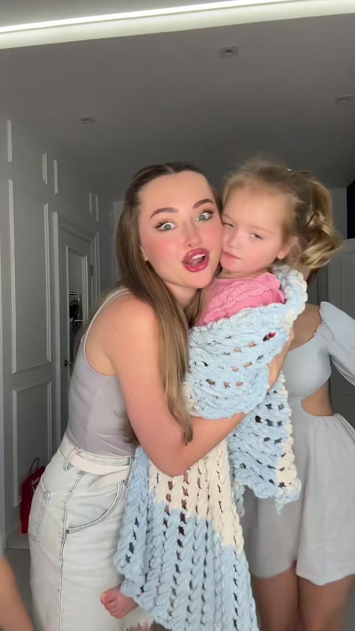 @elpegirls