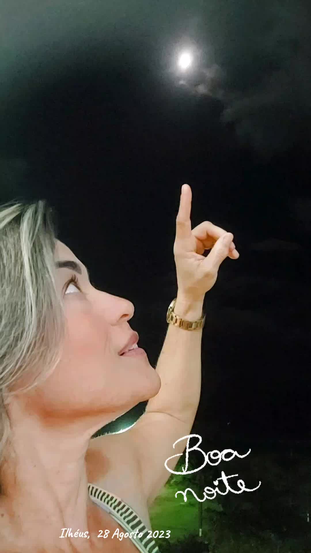 @N&aacute;dia Brito