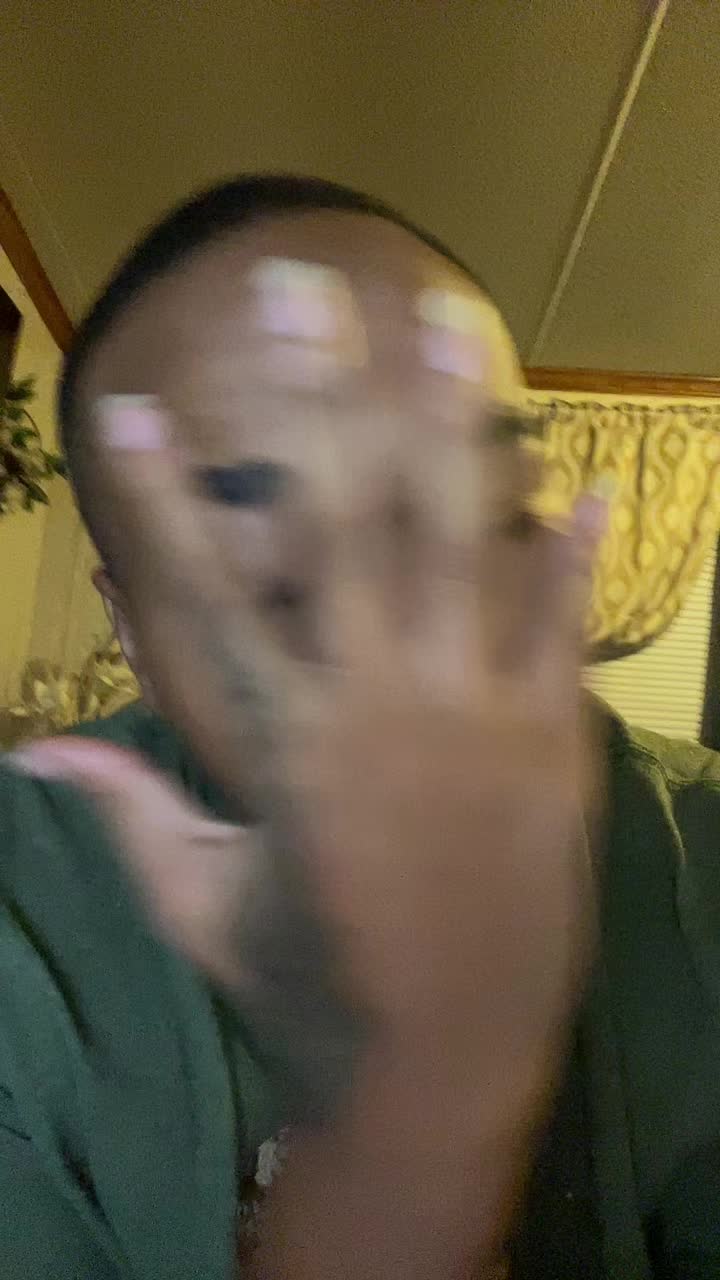 @Speakingof.jayee ❄️