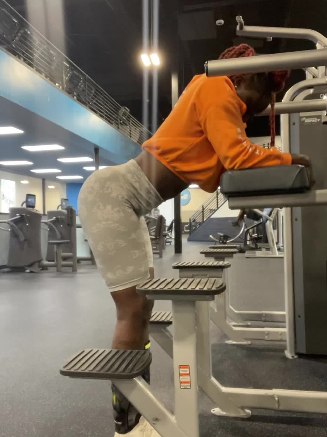 @Desiree_withthelocdhair