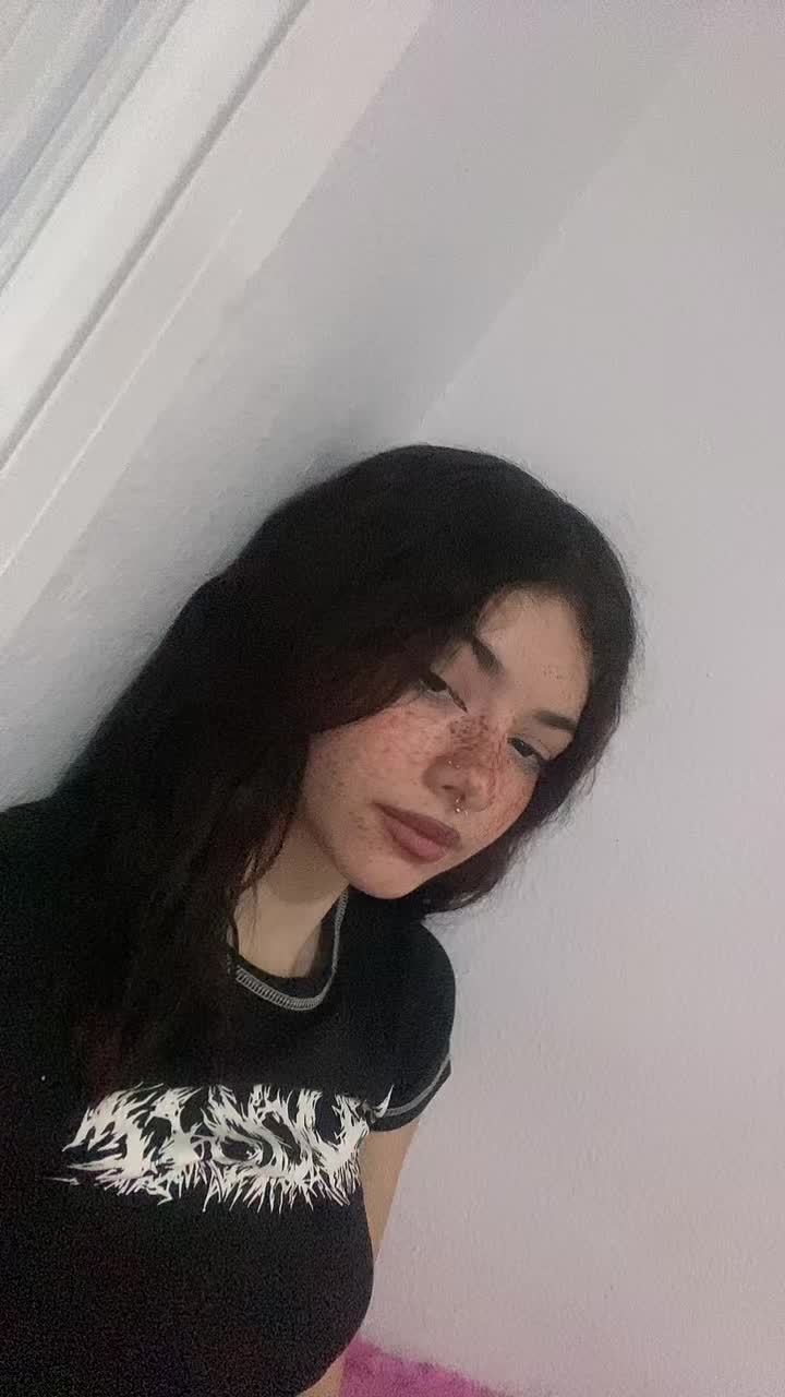 @minadamnnailz