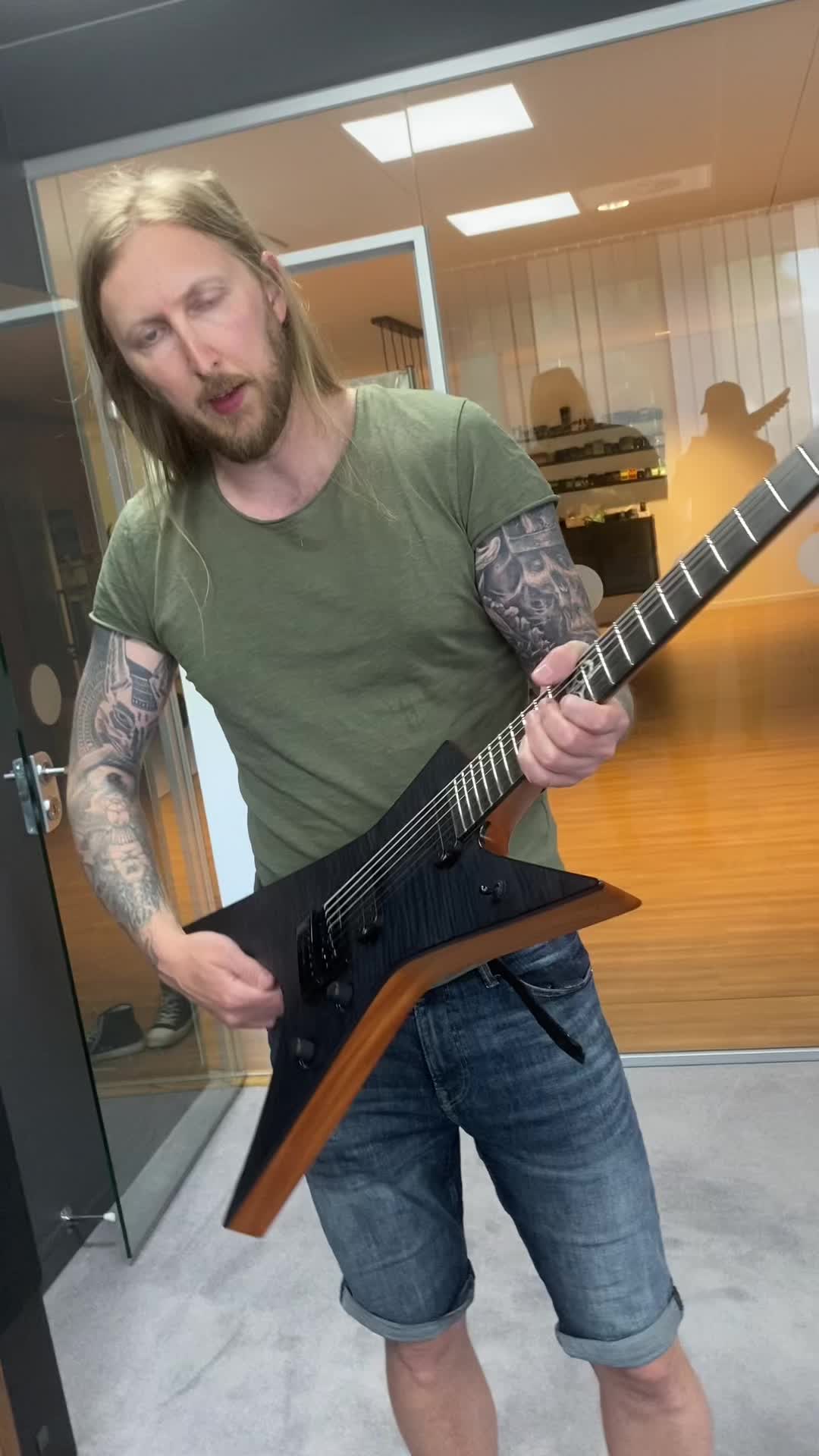 @solarguitars